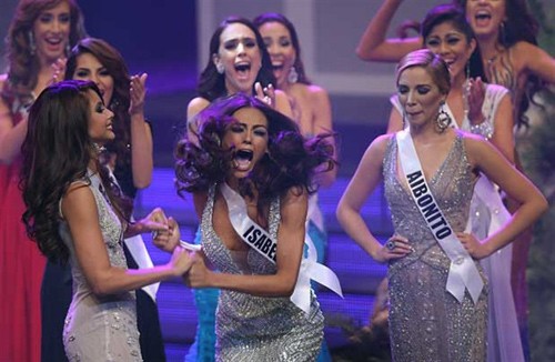 Chân dung Hoa hậu Hoàn vũ Puerto Rico bị 'truất ngôi vì chảnh' ảnh 2