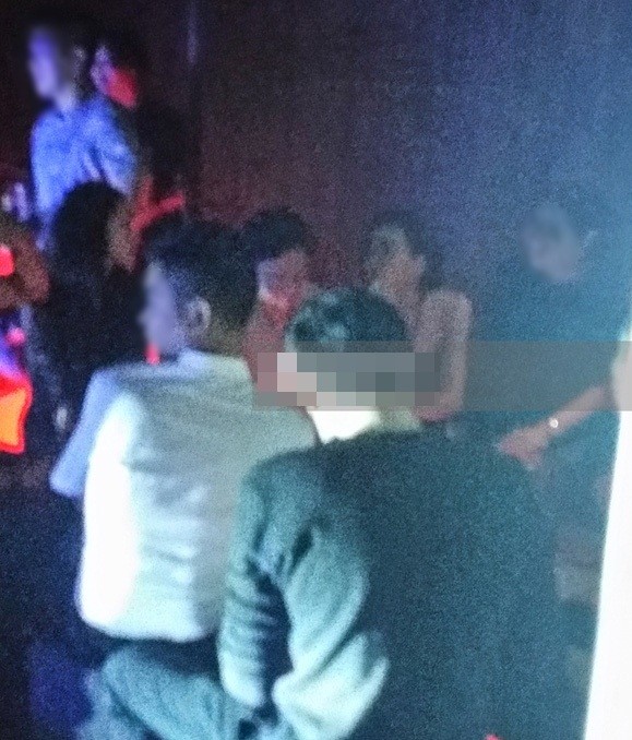 Hà Hồ bên Chu Đăng Khoa trong đêm mặc 'vạn ánh mắt' đang chú ý ảnh 2