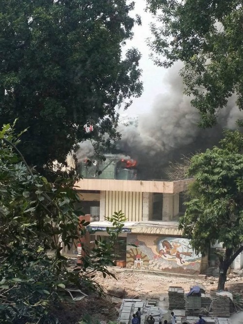 Cháy lớn ở Cung Thiếu nhi Hà Nội, huy động 4 xe cứu hỏa ảnh 4