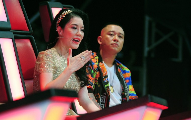 Thu Phương đáp trả scandal Tuấn Hưng nổi giận vụ Nắm lấy tay anh ảnh 1