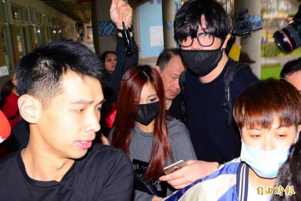 35 cảnh sát hộ tống một sao Hàn thi tốt nghiệp cấp hai ảnh 3