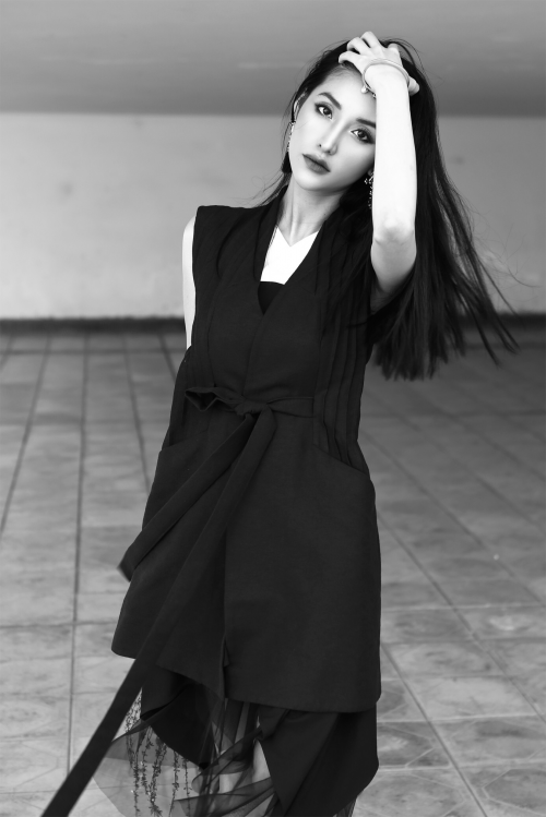 'Bạn gái cũ Trấn Thành' Mai Hồ lột xác vừa gợi cảm vừa cá tính ảnh 2