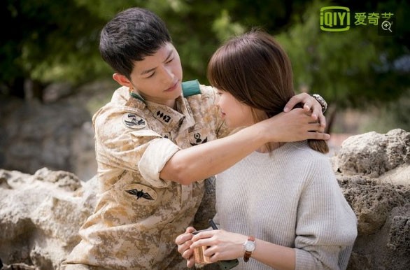 Nhà sản xuất tiết lộ cái kết đầy kịch tính của Hậu duệ mặt trời ảnh 2