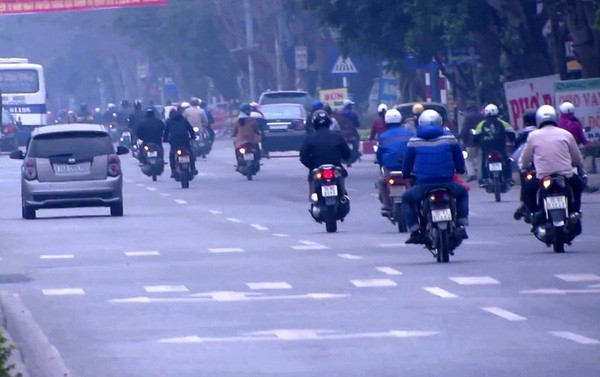 Lý giải hiện tượng hàng loạt xe máy bật xi nhan trái để đi thẳng ảnh 1