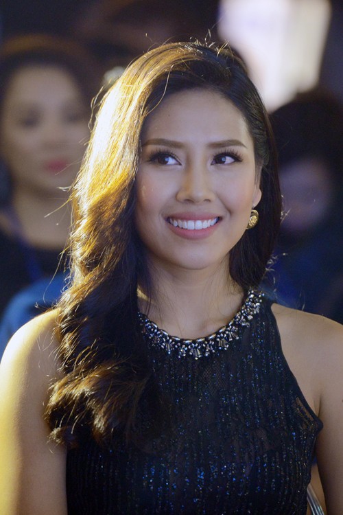 Hoa hậu Biển Nguyễn Thị Loan nóng bỏng với bikini, váy xuyên thấu ảnh 3