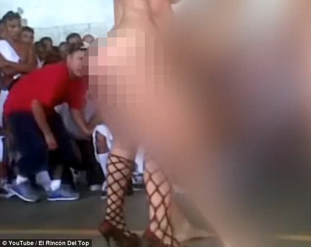 Lộ video vũ nữ thoát y nhảy múa bên trong nhà tù ảnh 2