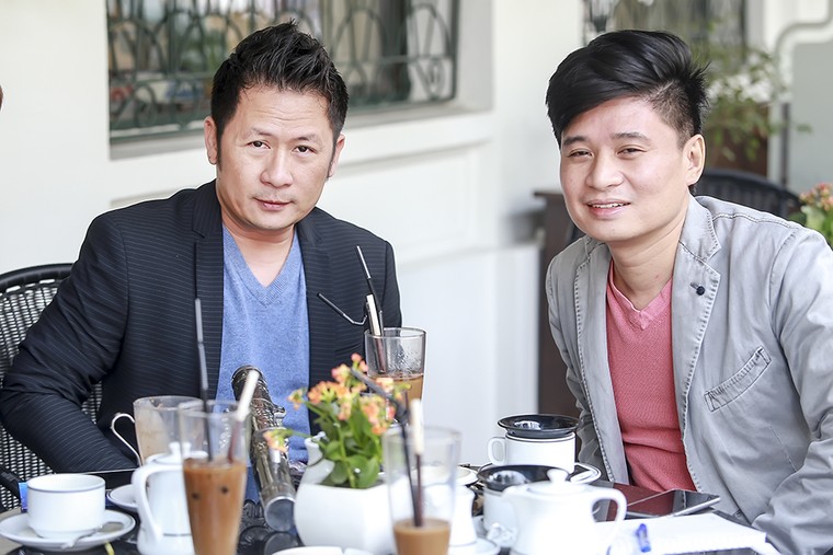 Bằng Kiều rít thuốc lào ở buổi chuẩn bị đêm nhạc tri ân ngày 8/3 ảnh 3