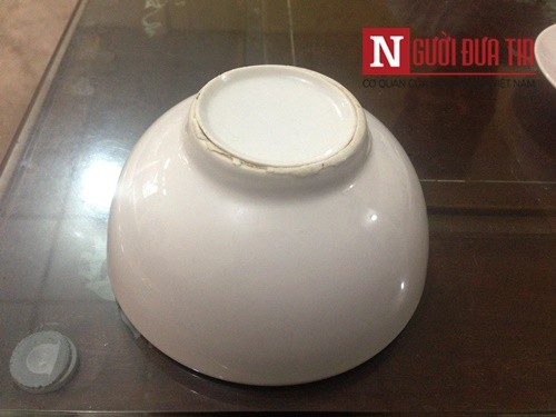 Nghi vấn quanh con chip lạ gắn dưới đáy bát vỡ tại Hà Nội ảnh 2