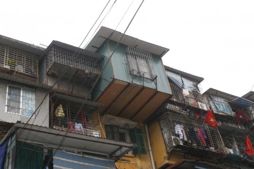 Cận cảnh nhà nứt dọa sập uy hiếp người dân ở khu đắt đỏ Hà Nội ảnh 2