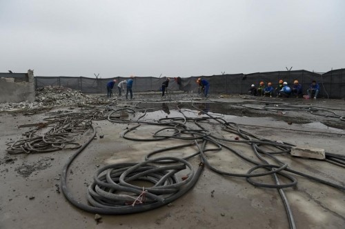 Toàn cảnh cưỡng chế dỡ phần vi phạm ở tòa nhà 8B Lê Trực ảnh 2