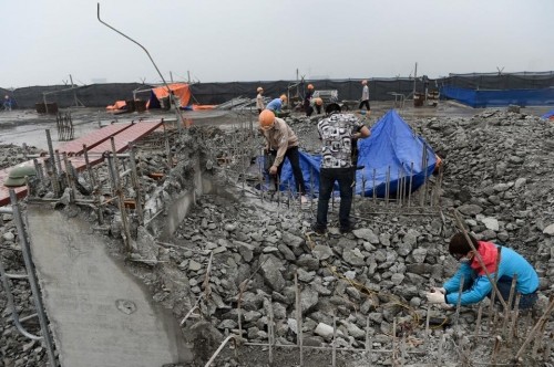 Toàn cảnh cưỡng chế dỡ phần vi phạm ở tòa nhà 8B Lê Trực ảnh 3