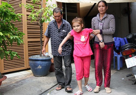 Cháu nội vua Thành Thái làm phụ hồ, ở nhà thuê 12m2 tại Sài Gòn ảnh 3