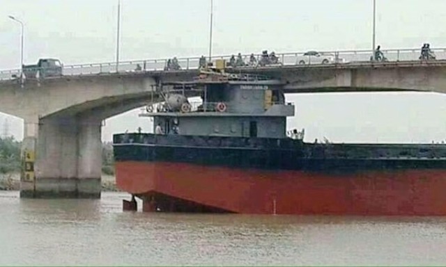 Phó Thủ tướng yêu cầu làm rõ nguyên nhân vụ tàu đâm cầu An Thái ảnh 1