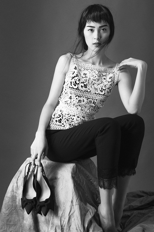 Hạ Vi 'táo bạo' khoe vòng một gợi cảm khi Cường Đô la bên Hà Hồ ảnh 9