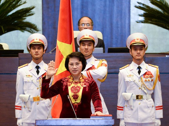 Các đại biểu Quốc hội nên đứng trong lễ tuyên thệ? ảnh 1