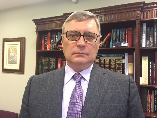 Lộ clip sex đối thủ chính trị của ông Putin và nữ trợ lý ảnh 2