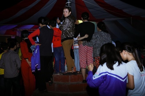 Hiệp Gà cưới vợ 3, cả ngàn người 'đổ bộ' đến xem văn nghệ ảnh 16