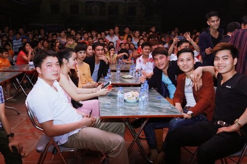 Hiệp Gà cưới vợ 3, cả ngàn người 'đổ bộ' đến xem văn nghệ ảnh 9