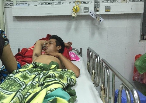 Thượng sĩ công an xin lỗi vì quật ngã người dân ngất xỉu ảnh 2