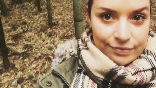 Cô gái Australia phản đối Hàn Quốc vì cáo buộc hiếp dâm ảnh 1