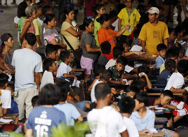 300 trẻ em đau đớn trong lễ cắt bao quy đầu ở Philippines ảnh 8