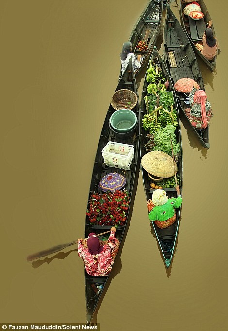 Cuộc sống thường ngày ở chợ nổi Indonesia ảnh 3