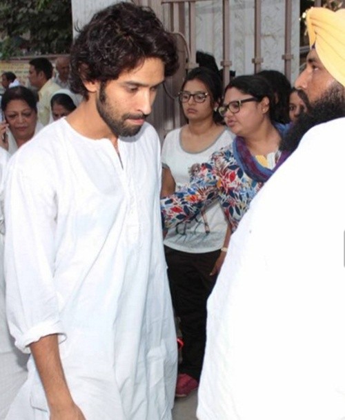 Lễ tưởng niệm trong nước mắt của 'Cô dâu 8 tuổi' Pratyusha ảnh 14