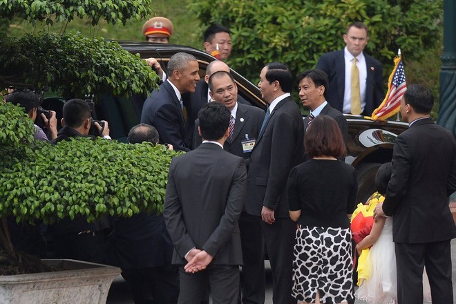 Ngày đầu bận rộn của ông Obama tại Việt Nam ảnh 7
