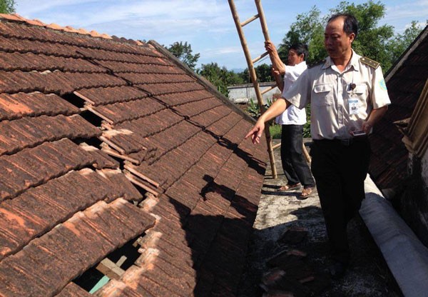 Xác định máy bay hạ cánh tốc mái nhà người dân ảnh 2