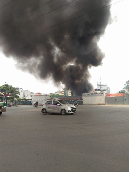 Hà Nội: Hỏa hoạn tại công ty Điện lực, khói đen bao trùm ảnh 3