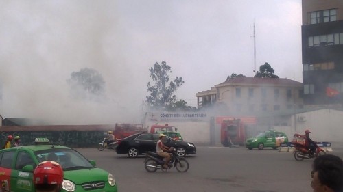 Hà Nội: Hỏa hoạn tại công ty Điện lực, khói đen bao trùm ảnh 6