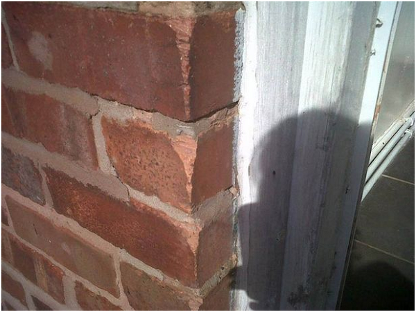 Nghén gạch, mẹ bầu 'ăn' ngấu nghiến chính ngôi nhà của mình ảnh 3