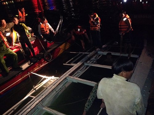 Đang tìm kiếm 3 nạn nhân mất tích trong vụ chìm tàu sông Hàn ảnh 3