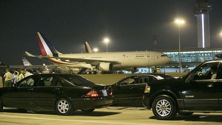 Chuyên cơ TT Pháp đắt hơn Air Force One của Obama ảnh 1