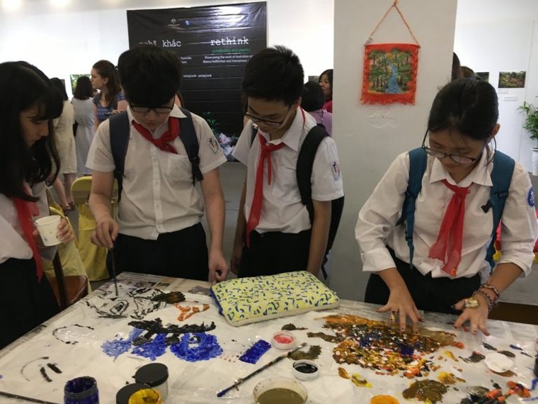 Triển lãm 'Nghĩ khác' – Khi nghệ thuật được làm từ rác thải ảnh 1
