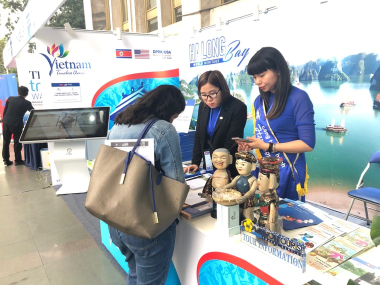 [Ảnh] Du lịch Việt Nam tặng phóng viên quốc tế dự thượng đỉnh Mỹ-Triều những món quà gì? ảnh 6