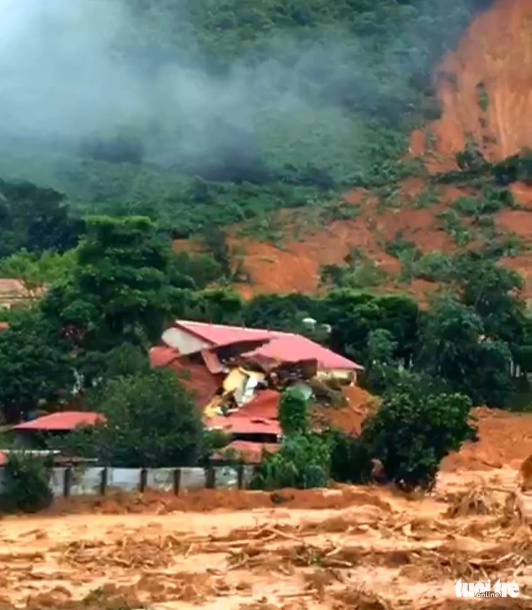 Chỉ còn 2 tỉnh miền Trung chưa bị sạt lở trong đợt mưa bão năm nay ảnh 2