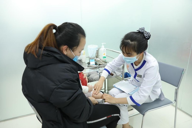 Hà Tĩnh: Hàng ngàn người dân được tiếp cận vắc xin phòng các bệnh nguy hiểm ảnh 3