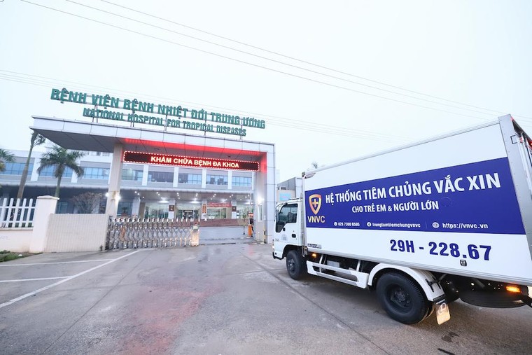 Những người Việt đầu tiên được tiêm vắc-xin phòng Covid-19 ảnh 7