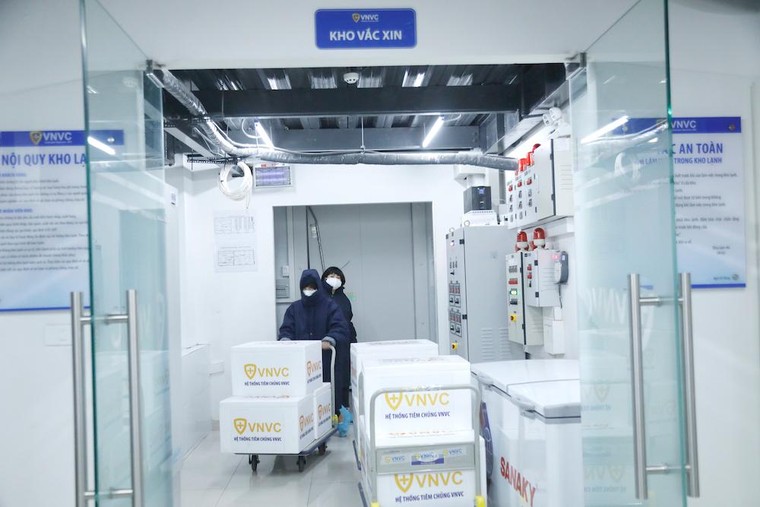 Những người Việt đầu tiên được tiêm vắc-xin phòng Covid-19 ảnh 9