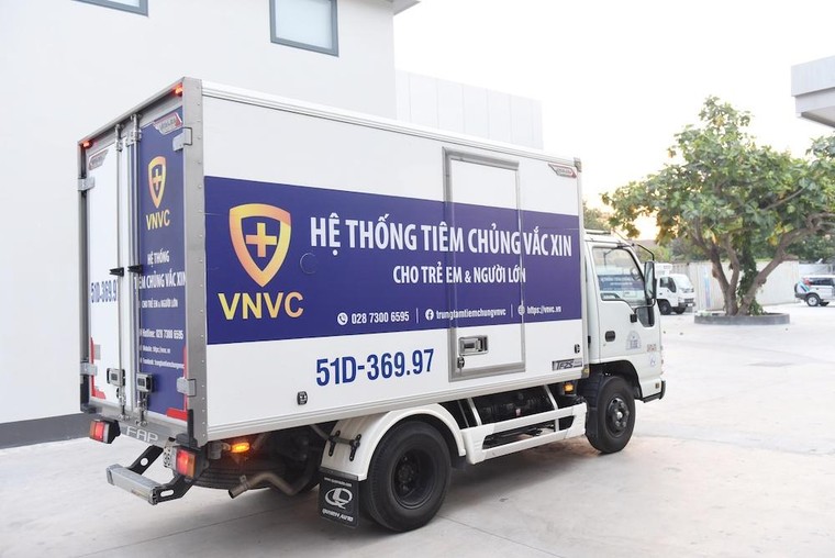 Những người Việt đầu tiên được tiêm vắc-xin phòng Covid-19 ảnh 2