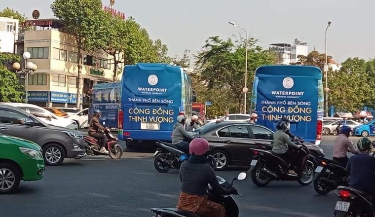 Đoàn xe “trùm kín” quảng cáo dự án Waterpoint liên tục diễu hành trên phố ảnh 2