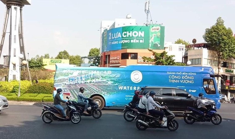 Đoàn xe “trùm kín” quảng cáo dự án Waterpoint liên tục diễu hành trên phố ảnh 1