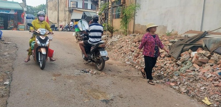Vụ Khai thác đá mồ côi ở Đồng Nai: Xe ben làm rơi tảng đá nặng cả tấn xuống đường ảnh 2