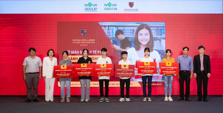 Học sinh Đồng Tháp hào hứng trải nghiệm Campus Tour tại Nova College ảnh 2