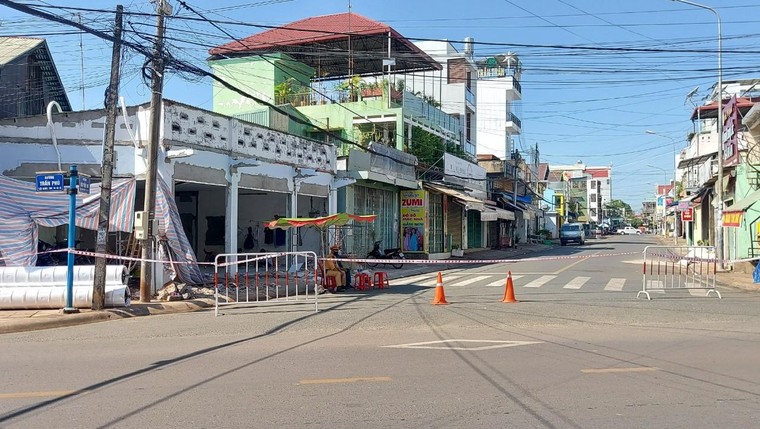 Ca nghi nhiễm Covid-19 ở Đồng Nai: Trung tâm Y tế Long Khánh “giấu” thông tin khi truy vết?! ảnh 1