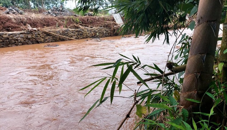 Đồng Nai: Xây dựng trái phép và xả thải chăn nuôi tiếp tục bức tử suối Sông Nhạn ảnh 2