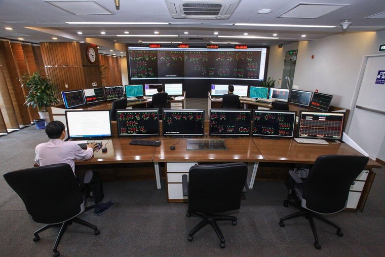 Ngành Điện dồn sức thực hiện “nhiệm vụ kép” ảnh 1