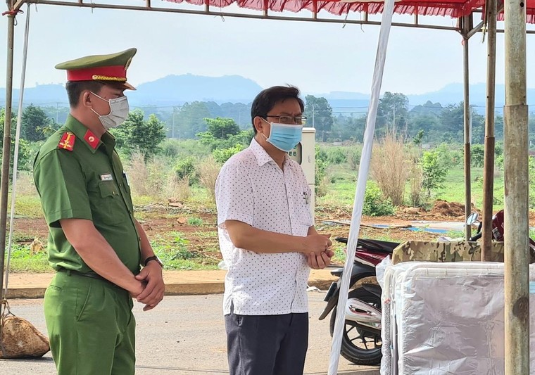 Đồng Nai: Tăng cường kiểm soát người và phương tiện ra vào tỉnh sau quyết định cách ly 21 ngày ảnh 2