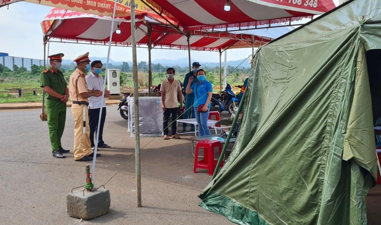 Đồng Nai: Tăng cường kiểm soát người và phương tiện ra vào tỉnh sau quyết định cách ly 21 ngày ảnh 3